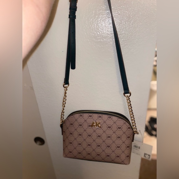 A cute bag you need in your closet for a date night brand new - Picture 1 of 2